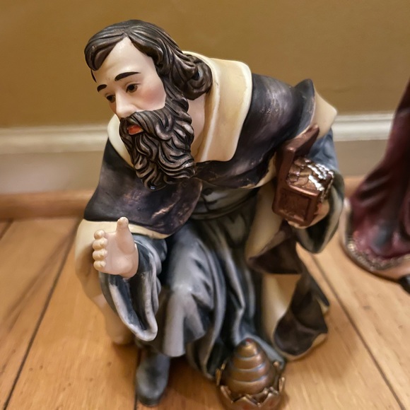 Sams Club Brand Lg. Christmas Porcelain Manger Scene w/instructions 11 piece set - Picture 8 of 16